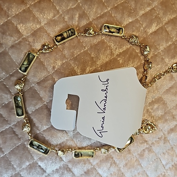 Gloria Vanderbilt Gold Necklace - Picture 5 of 6